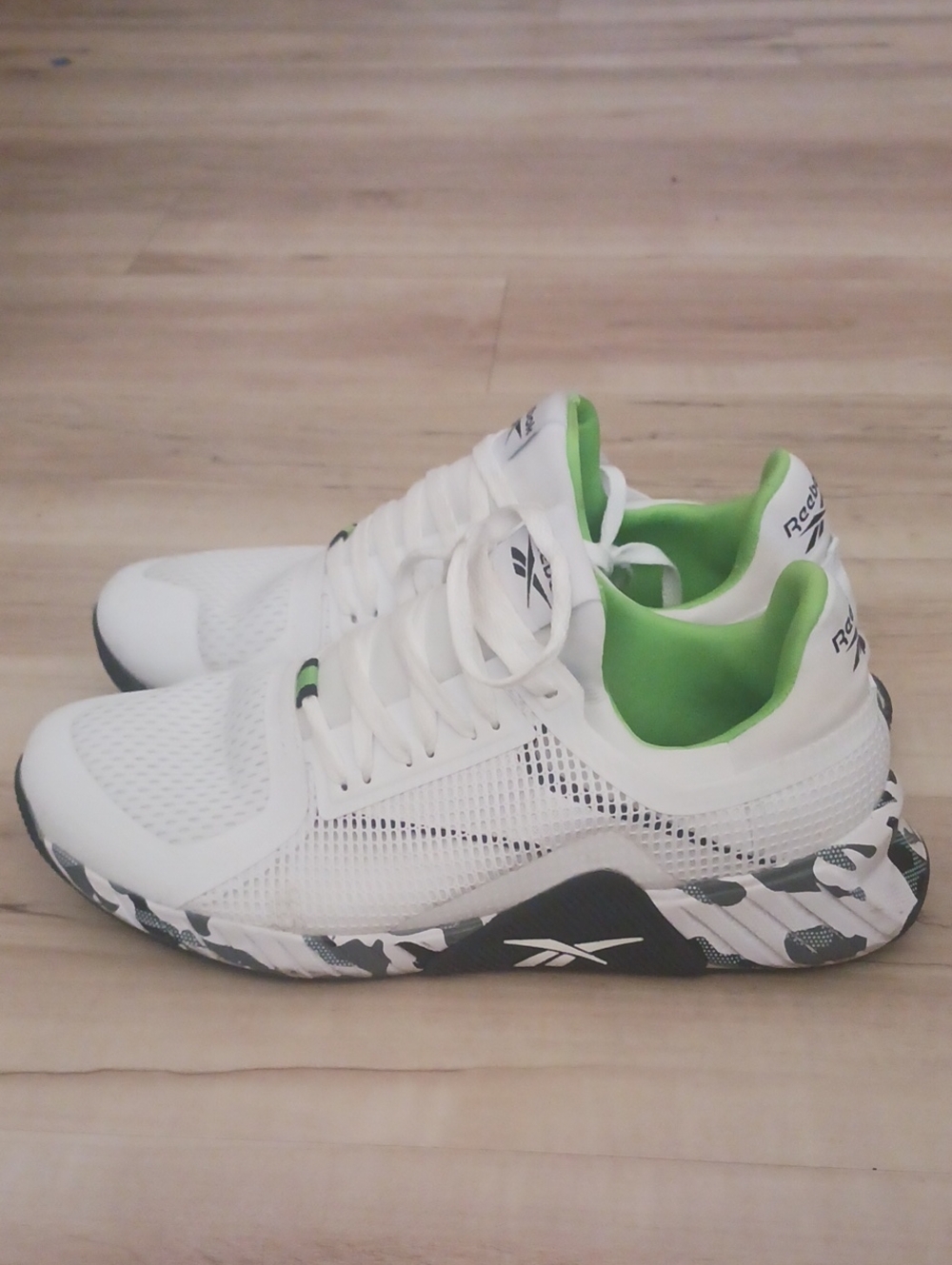 Reebok Men's White Sneakers with Green Lining and Camo Sole